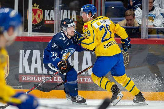 Teemu Turunen #38, FIN, Linus Andersson #28, SWE