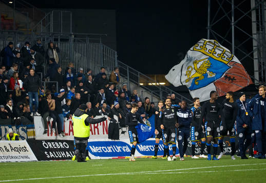 IFK Göteborgs spelarna tackar fansen