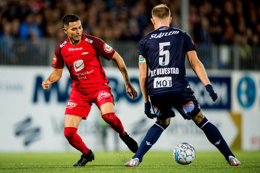 Deyver Vega of Brann and Dan Peter Ulvestad of Kristiansund