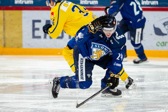 Ville Leskinen #24, FIN, Daniel Brodin #34, SWE