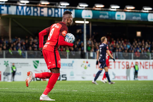 Daouda Bamba of Brann celebrates