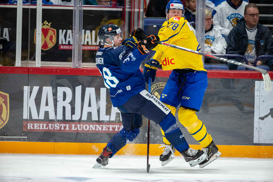 Teemu Turunen #38, FIN, Linus Andersson #28, SWE