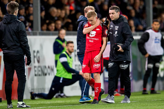 Taijo Teniste of Brann with an injury