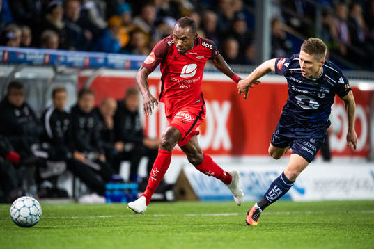 Gilbert Koomson of Brann and Torgil Øwre Gjertsen of