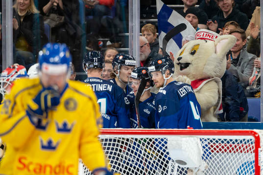 Ville Leskinen #24, FIN score 1-0
