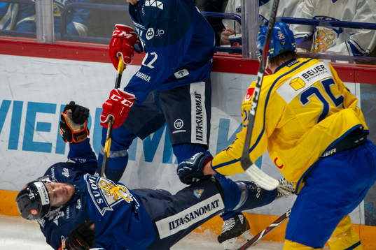 Teemu Turunen #38, FIN, Philip Holm #25, SWE
