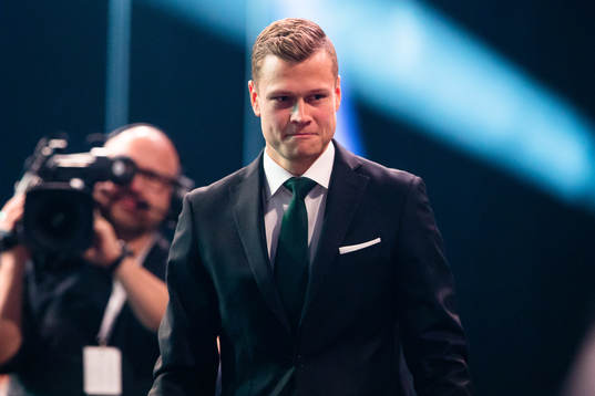 Viktor Claesson tilldelas Årets mittfältare