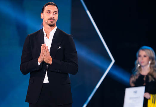 Zlatan Ibrahimovic delar ut  Nr.10 stipendiet