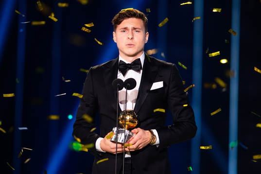 Victor Nilsson Lindelöf tilldelas Guldbollen