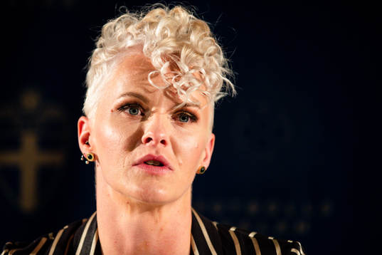 Nilla Fischer på en presskonferens