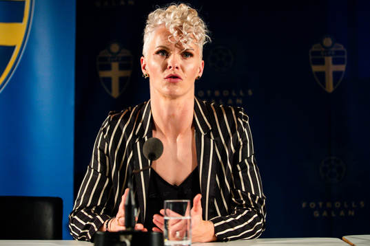 Nilla Fischer på en presskonferens
