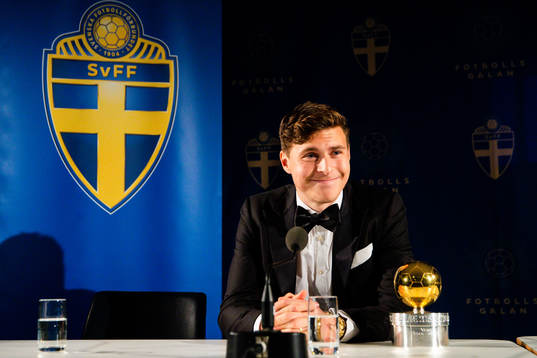 Victor Nilsson Lindelöf på en presskonferens