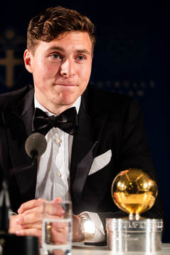 Victor Nilsson Lindelöf på en presskonferens