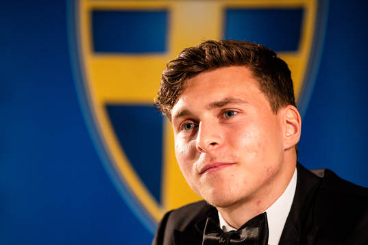 Victor Nilsson Lindelöf på en presskonferens