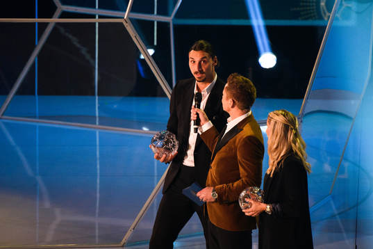 s Rickard Olsson pratar med Zlatan Ibrahimovic och Anja