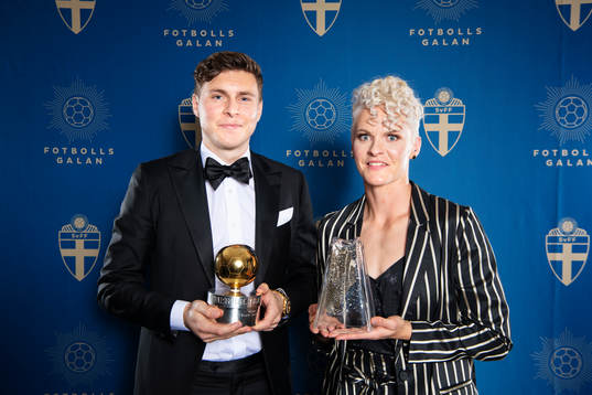 Vinnaren av Guldbollen 2018, Victor Nilsson Lindelöf, och