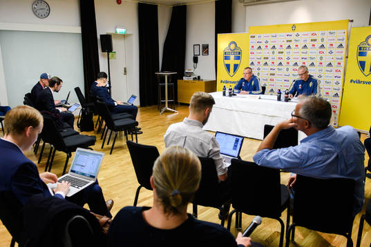 Sveriges förbundskapten Janne Andersson och kommunikatör