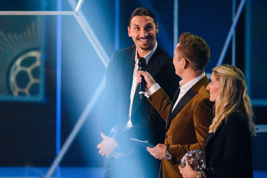 Zlatan Ibrahimovic och Anja Mittag tilldelas priset Årets