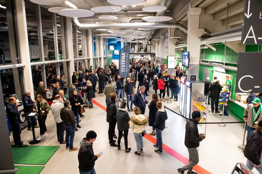 Publiken i väntan på att matchen ska börja
