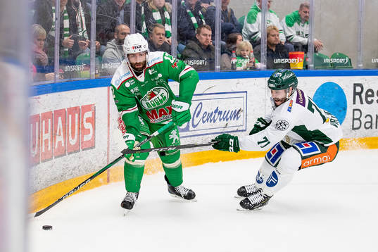 Rögles Taylor Matson och Färjestads Jesse Virtanen