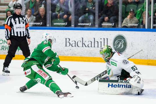 Rögles Nils Höglander missar sista straffet mot