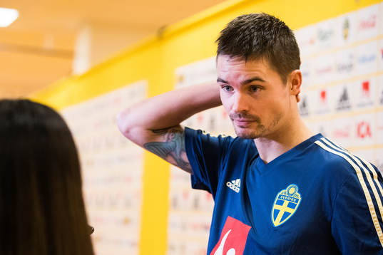 Sveriges Mikael Lustig i