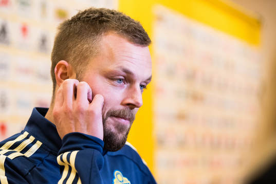 Sveriges Sebastian Larsson i