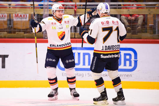Djurgårdens Jesper Pettersson och Jonathan Davidsson jublar