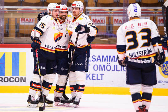 Djurgårdens Jacob Josefson jublar med lagkamrater