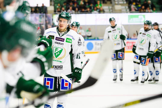 Färjestads Joakim Nygård jublar med lagkamrater