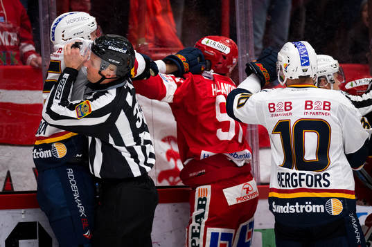 Djurgårdens Alexander Urbom och Timrås Filip Hållander