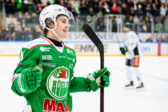 Rögles Nils Höglander jublar 2-1