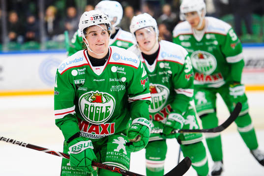 Rögles Nils Höglander jublar