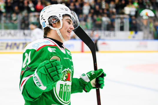 Rögles Nils Höglander jublar