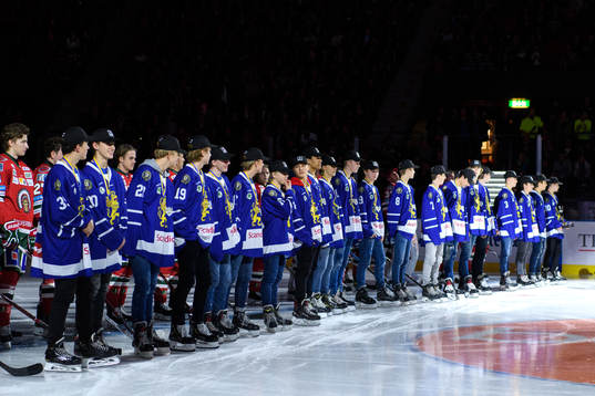 Göteborgs TV-puckslag hyllas innan ishockeymatchen i SHL