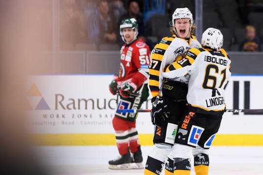 Skellefteås Albin Eriksson jublar
