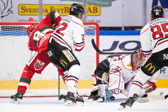 Örebros målvakt Eero Kilpeläinen och Örebros Jonathan