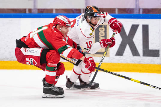 Moras Marek Daloga och Örebros Shane Harper