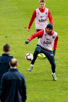 Martin Ødegaard and Haitam Aleesami of Norway
