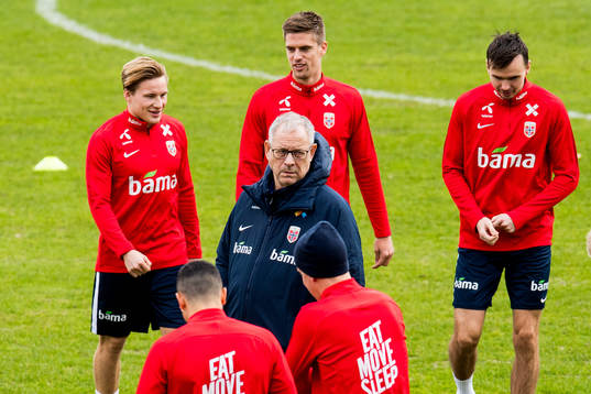 Jonas Svensson, Lars Lagerbäck, head coach of Norway,