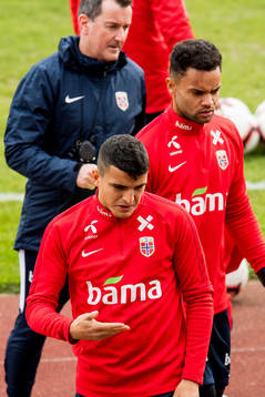Mohamed Elyounoussi and goalkeeper Sten Grytebust of Norway