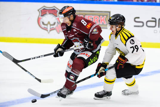 Malmö Redhawks Johan Olofsson och Brynäs Daniel Mannberg
