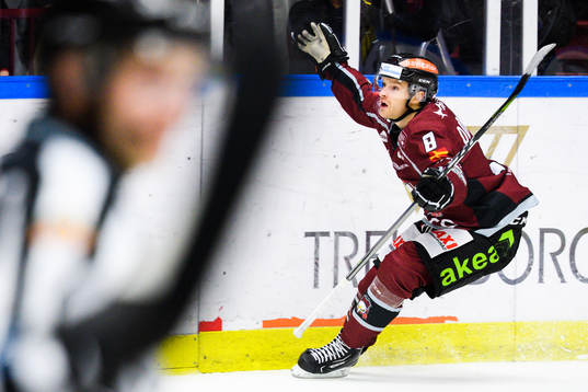 Malmö Redhawks Johan Olofsson jublar