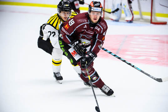 Malmö Redhawks Carl Persson och Brynäs Daniel Mannberg