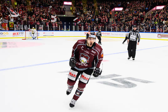 Malmö Redhawks Konstantin Komarek jublar