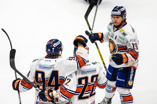 Växjös Joel Persson jublar