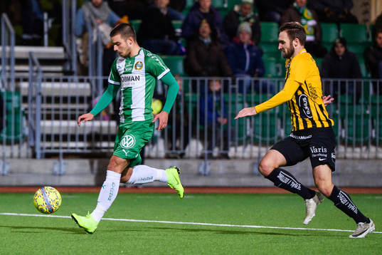 Hammarbys Vladimir Rodic och Häckens Oskar Sverrisson