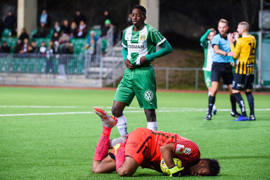 Hammarbys Samouil Izountouemoi och Häckens målvakt