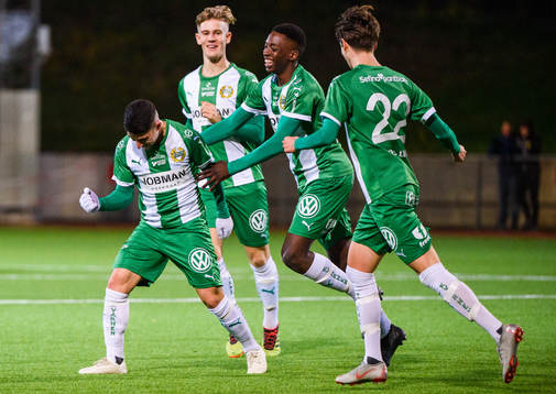 Hammarbys André Alsanati jublar med lagkamrater