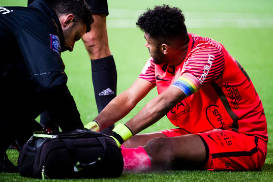 Häckens målvakt Jonathan Rasheed får vård U21 finalen i